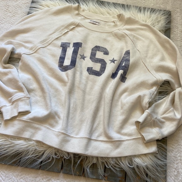 Comfy and soft USA sweatshirt